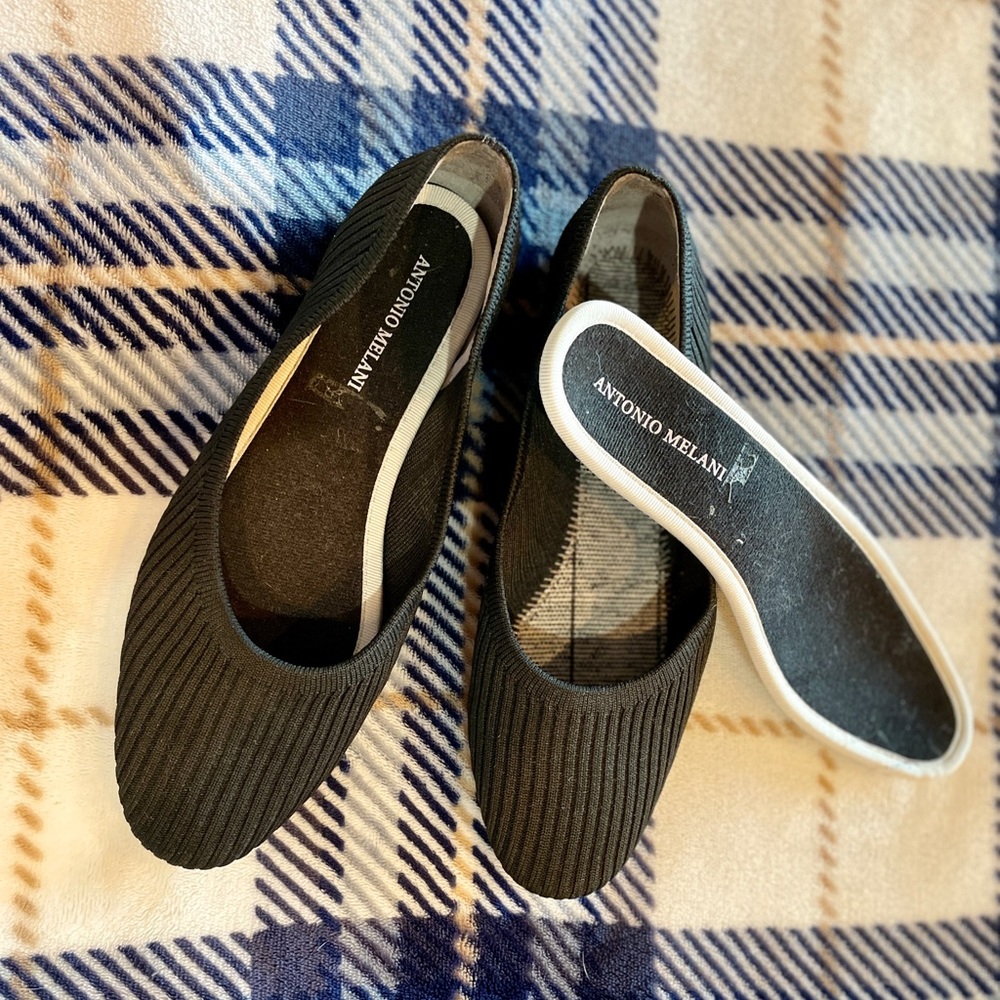 ANTONIO MELANI Flexible Black Ribbed Slip-on Washable Knit Flats. Size 8.5